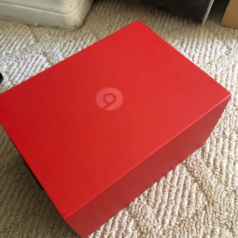 Beat headphone box